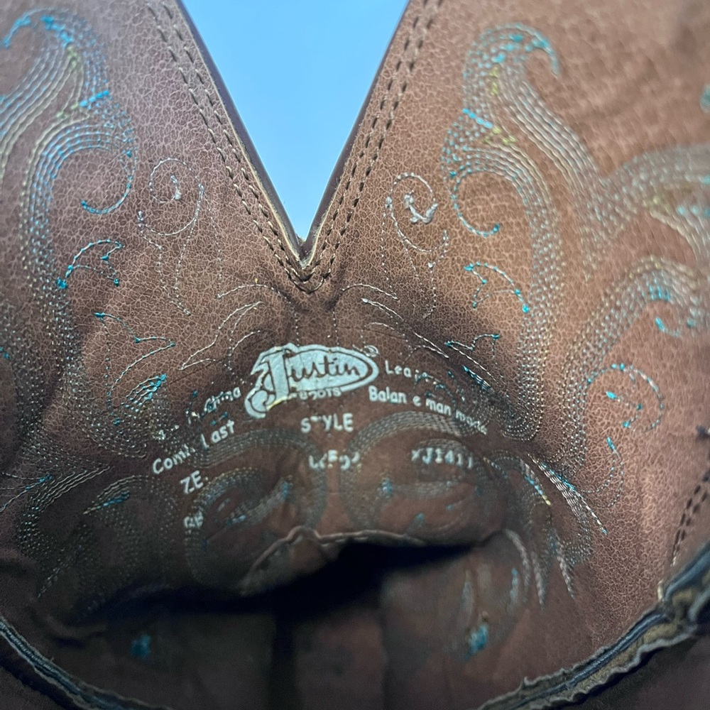 Justin Boots Women’s “9B” Brown with Teal Accents - Picture 7 of 7